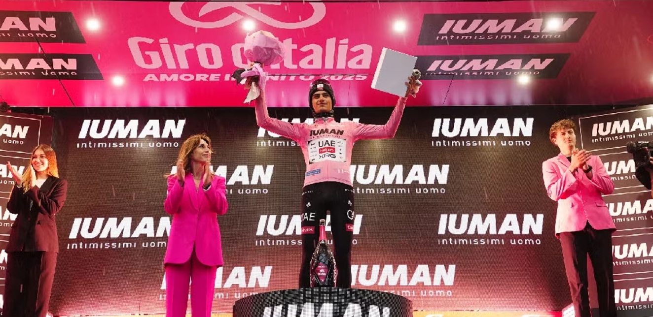 ¡Isaac del Toro resiste con corazón de campeón y sigue líder en el Giro de Italia 2025!