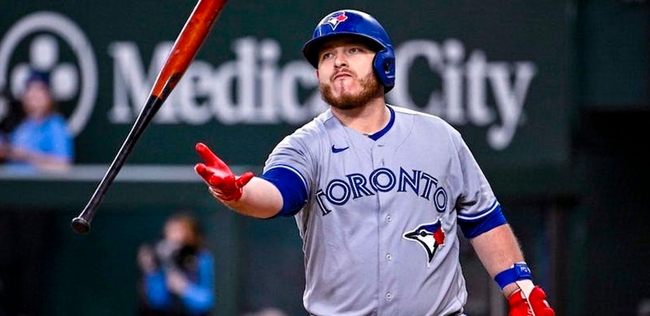 Alejandro Kirk deja tendidos a los Filis con un batazo agónico en Toronto