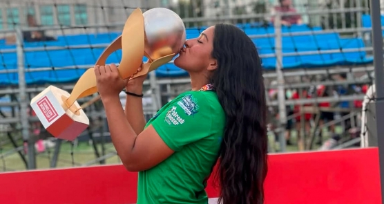 Adamaris Sánchez vuelve a cruzar fronteras: de la calle al escenario continental, ahora rumbo a Argentina