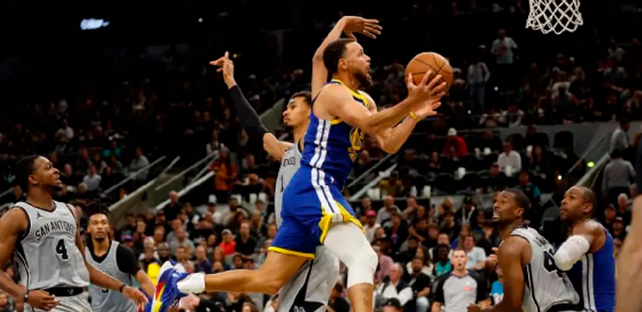 Curry iguala a Jordan con una exhibición legendaria